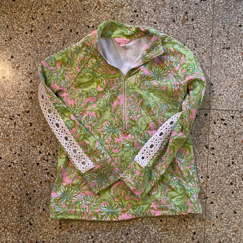 VGUC lace sleeve popover